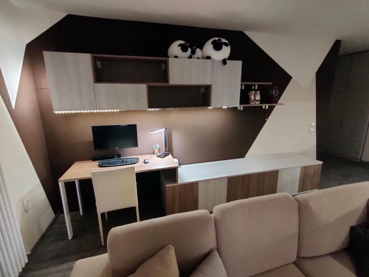 Appartamento Chentre En Ville - A 2 Passi Dal Centro - Parcheggio Gratuito - Cir-Vda-Aosta-0073 Exterior foto