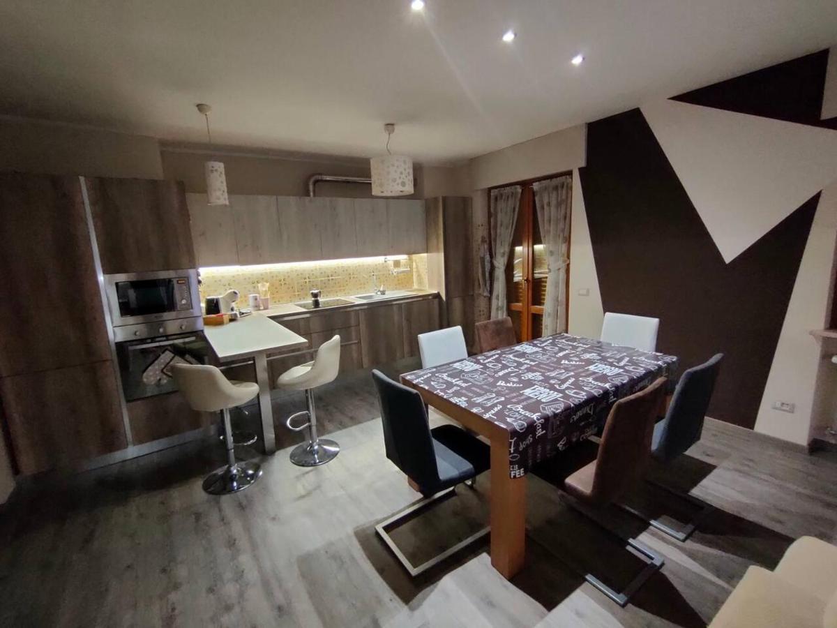 Appartamento Chentre En Ville - A 2 Passi Dal Centro - Parcheggio Gratuito - Cir-Vda-Aosta-0073 Exterior foto