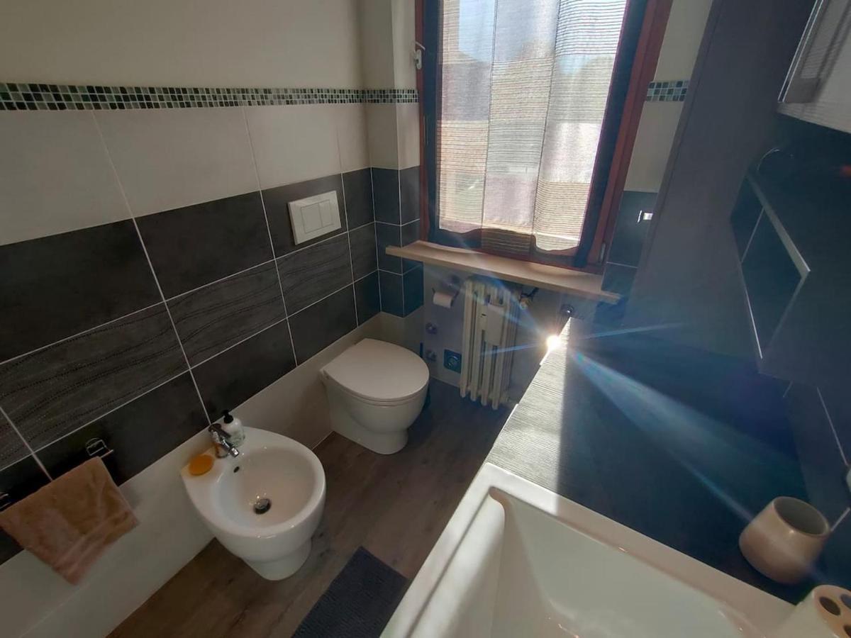 Appartamento Chentre En Ville - A 2 Passi Dal Centro - Parcheggio Gratuito - Cir-Vda-Aosta-0073 Exterior foto