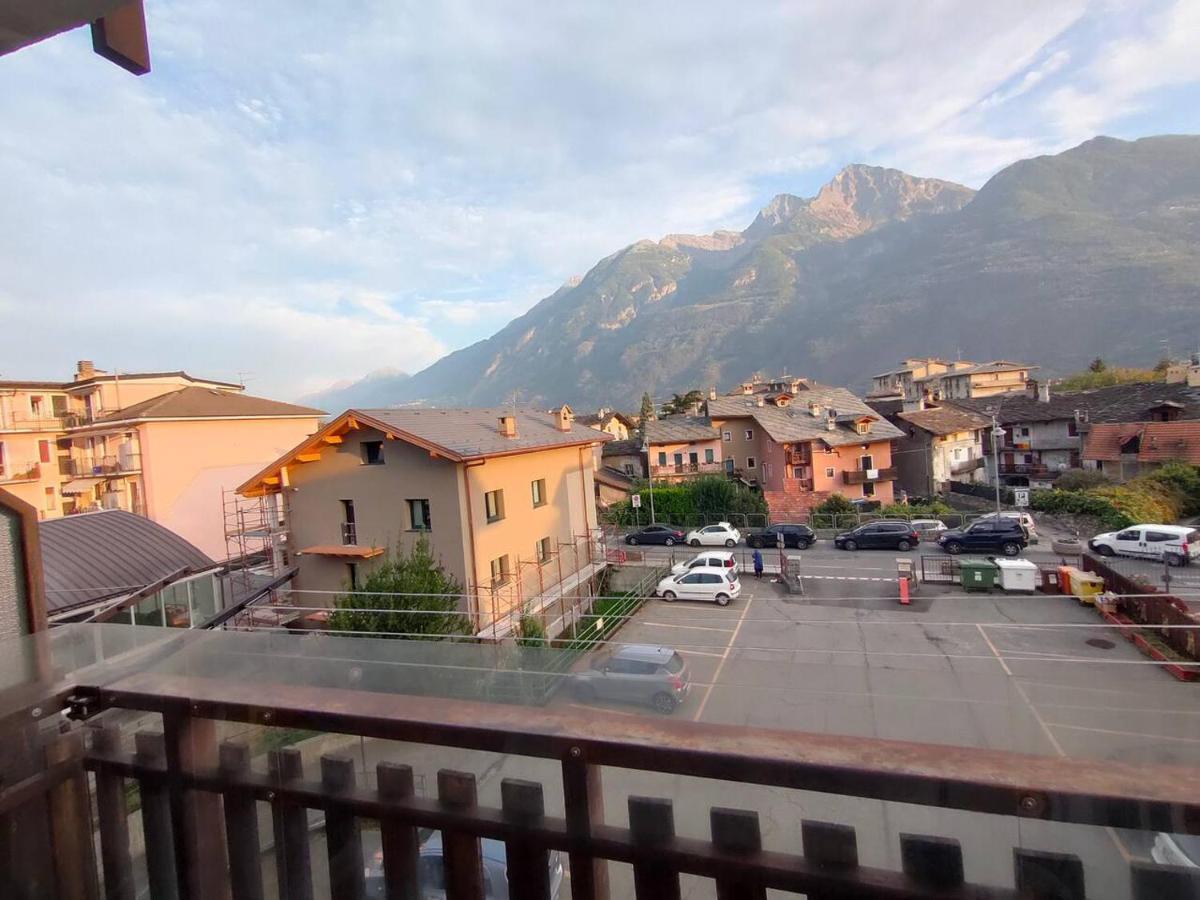 Appartamento Chentre En Ville - A 2 Passi Dal Centro - Parcheggio Gratuito - Cir-Vda-Aosta-0073 Exterior foto