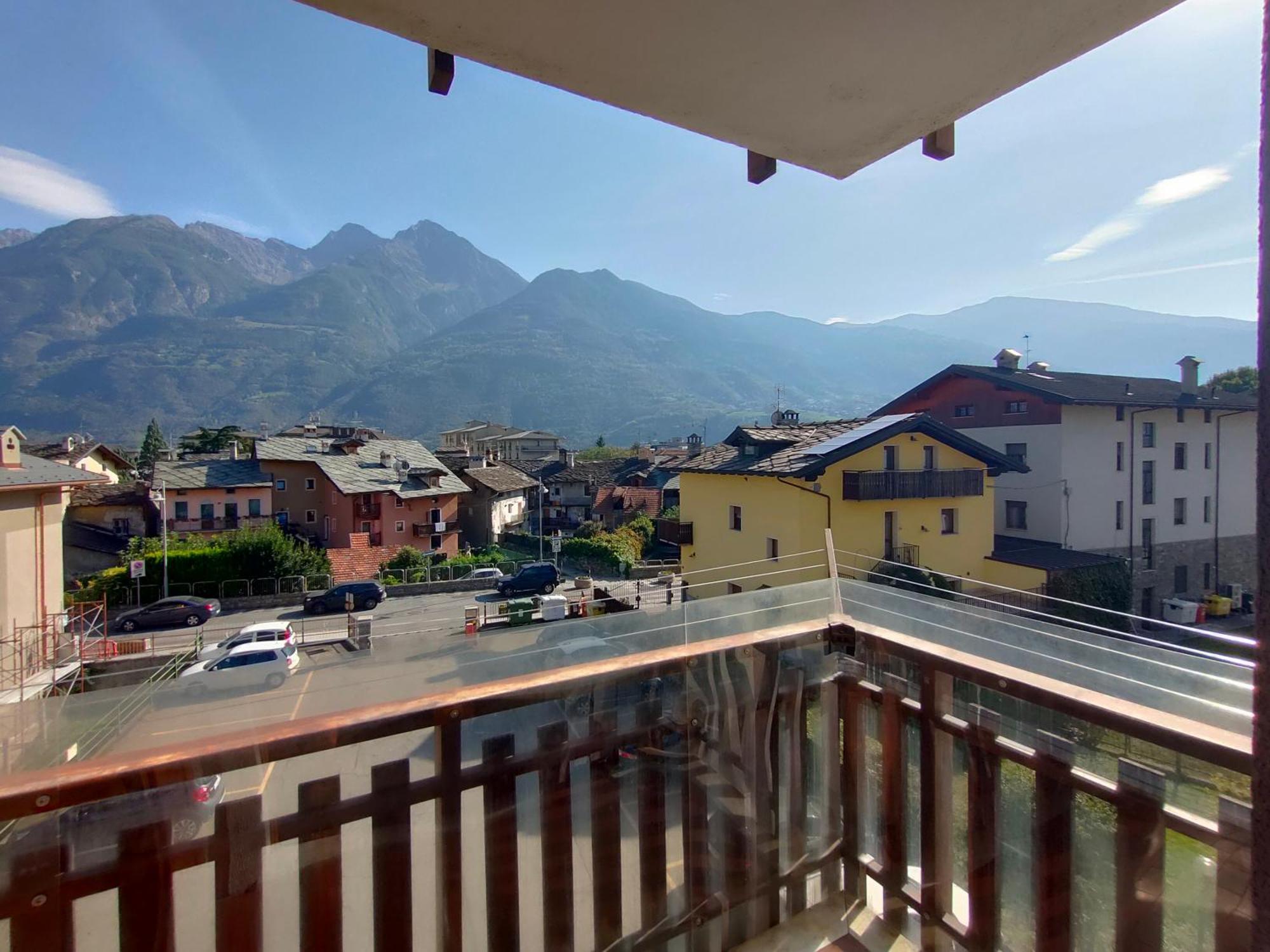 Appartamento Chentre En Ville - A 2 Passi Dal Centro - Parcheggio Gratuito - Cir-Vda-Aosta-0073 Exterior foto